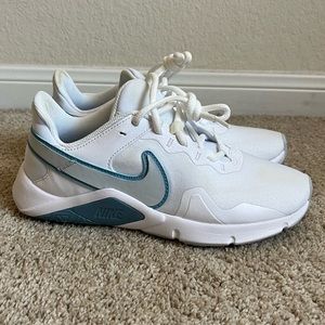 Women’s Nike Legend Essential 2